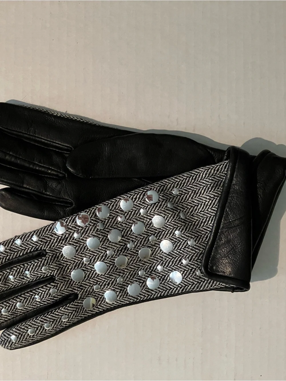 Herringbone Studded Leather-Trim Gloves - Black/Gray
